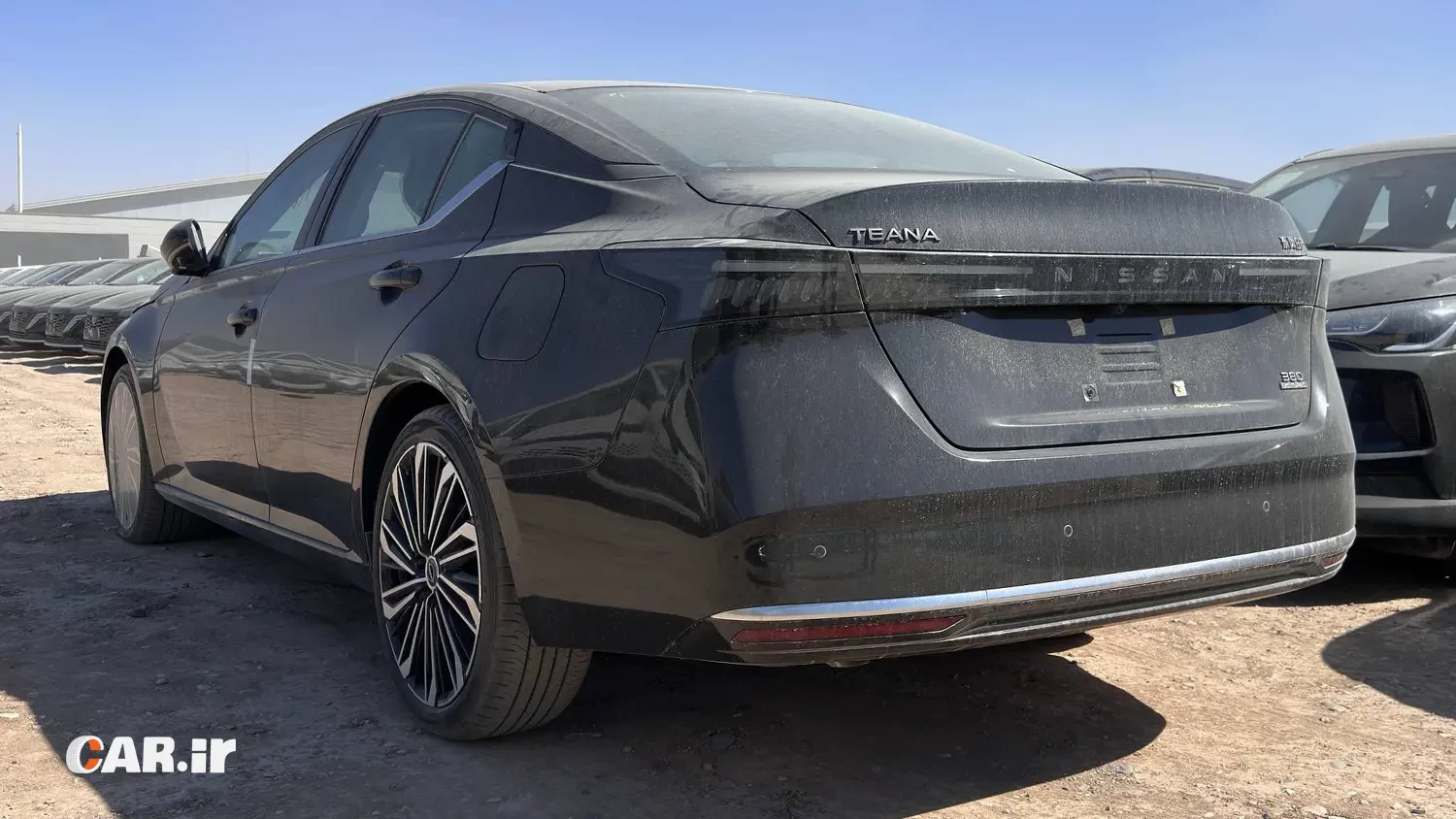 نمای عقب Nissan Teana.webp